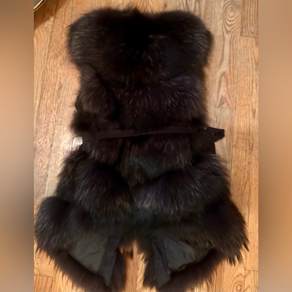Luxurious Black Fox Real Fur Vest - Picture 4 of 6
